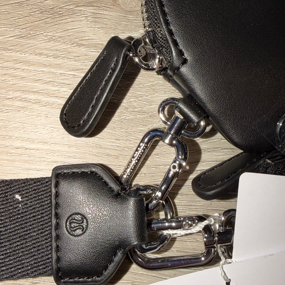 Lululemon Cactus Vegan Leather Black Dual Pouch Wristlet, NWT - Picture 4 of 4